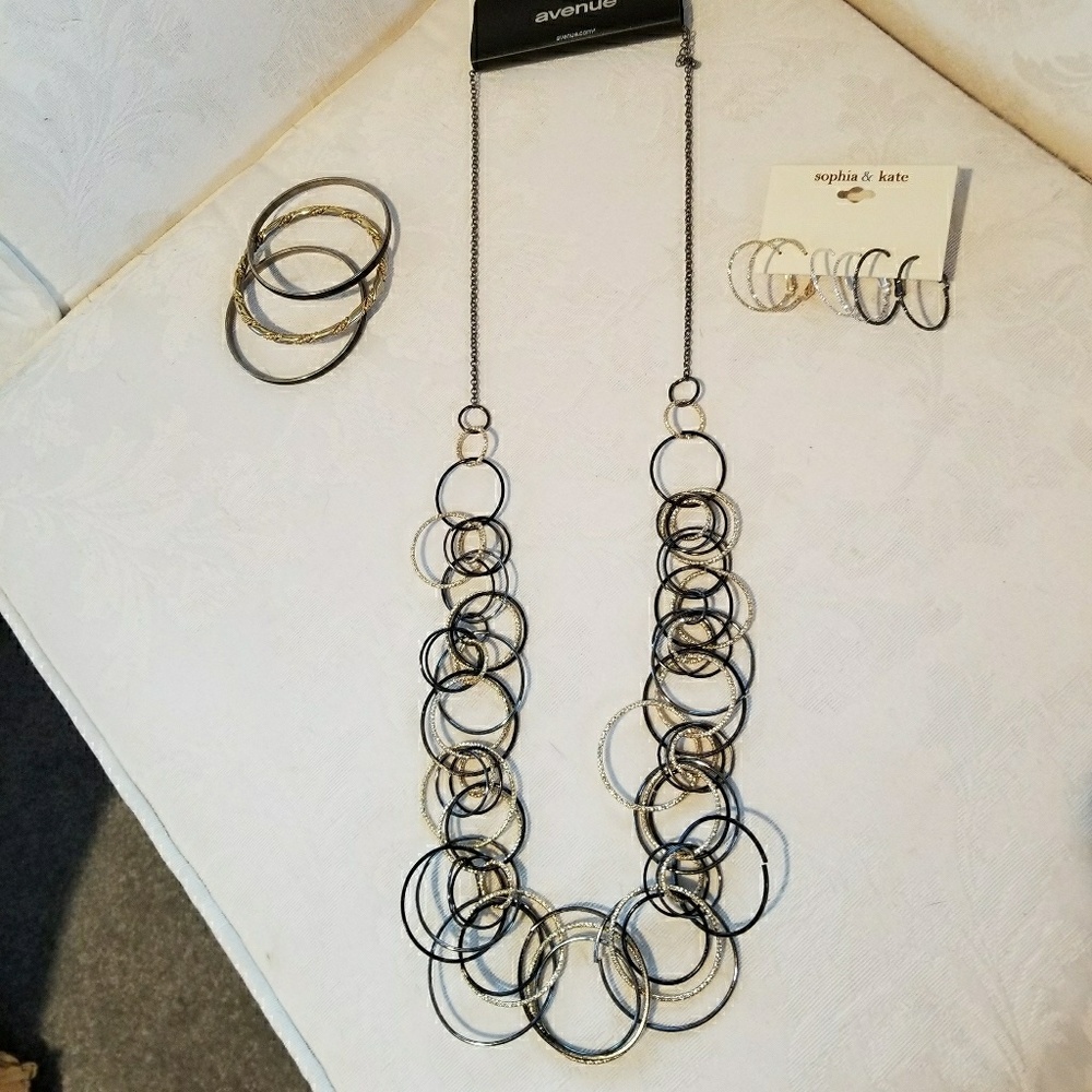Multi Color Tri-Tone Ring Necklace